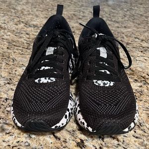 Like new revel 5 brooks